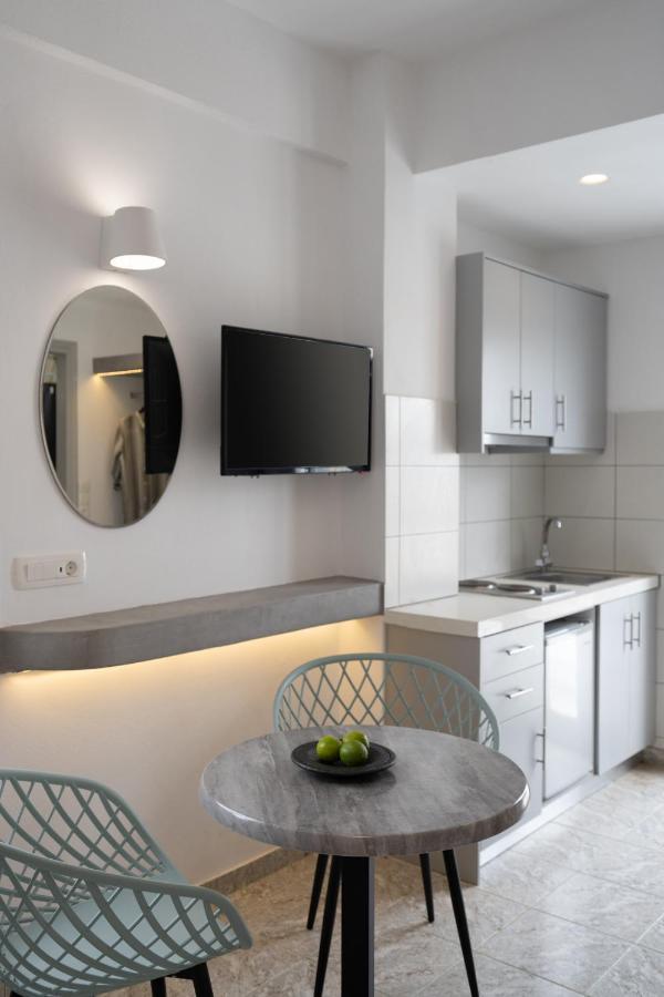 White Lily Suites & Lofts - Adults Only 16 Plus Perivolos  Luaran gambar