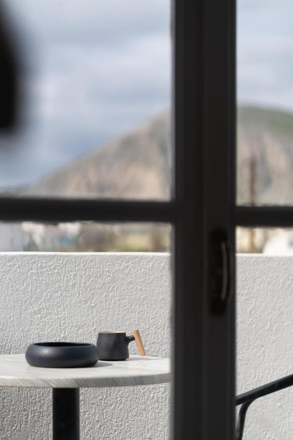 White Lily Suites & Lofts - Adults Only 16 Plus Perivolos  Luaran gambar