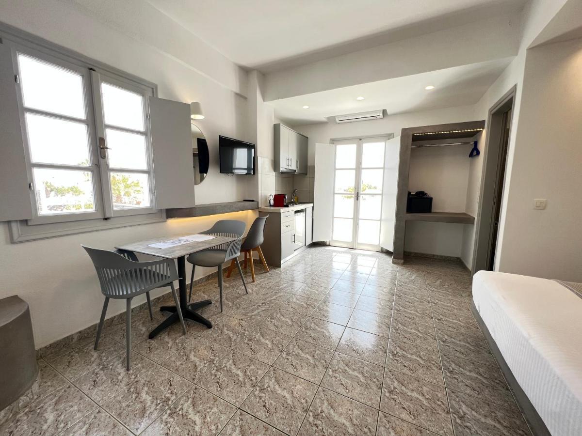White Lily Suites & Lofts - Adults Only 16 Plus Perivolos  Luaran gambar