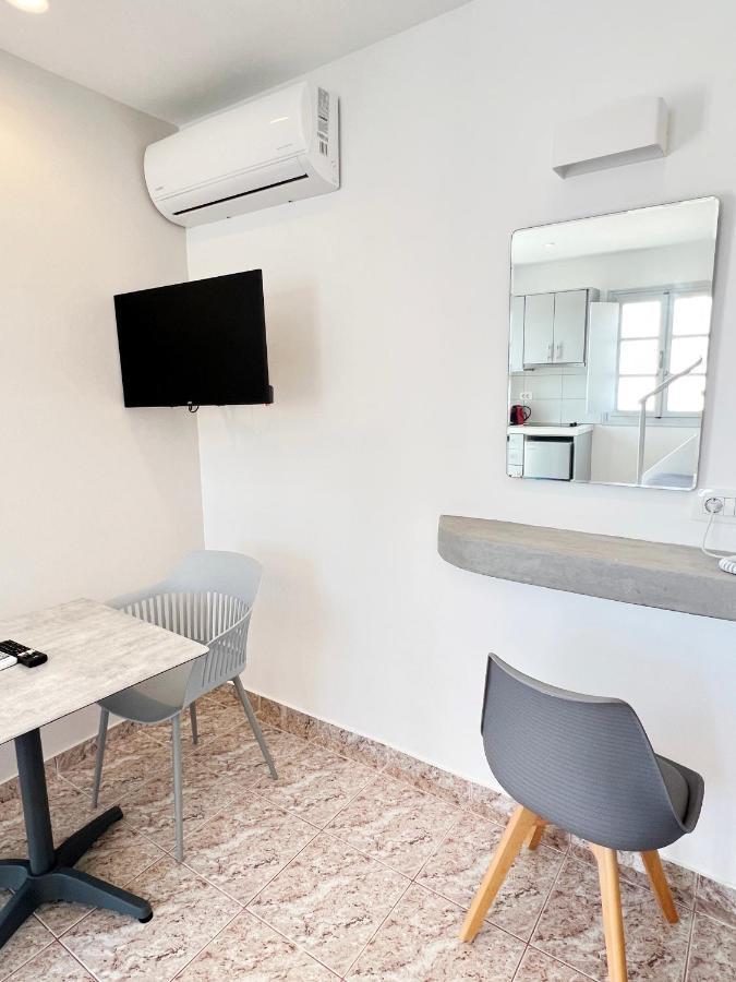 White Lily Suites & Lofts - Adults Only 16 Plus Perivolos  Luaran gambar