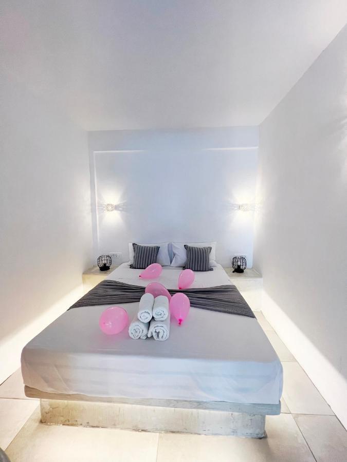 White Lily Suites & Lofts - Adults Only 16 Plus Perivolos  Luaran gambar