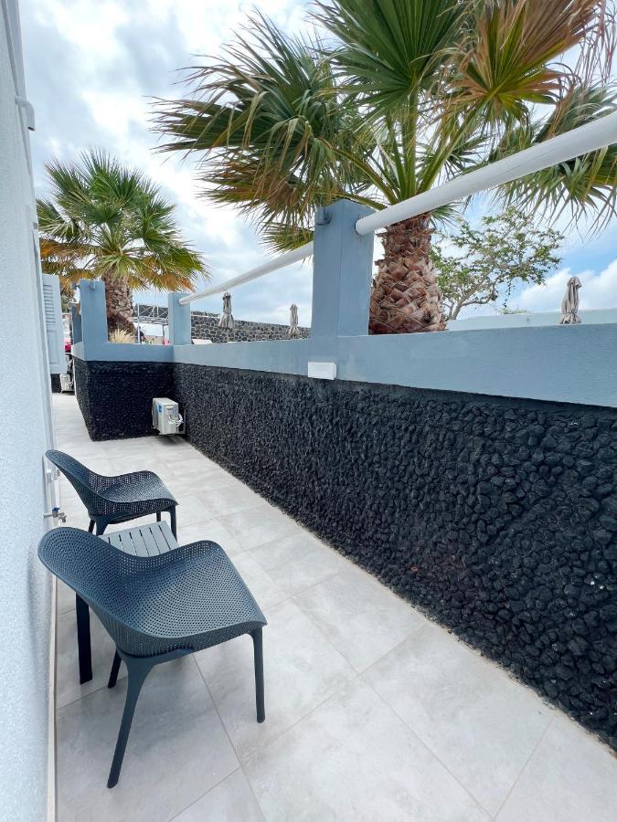 White Lily Suites & Lofts - Adults Only 16 Plus Perivolos  Luaran gambar