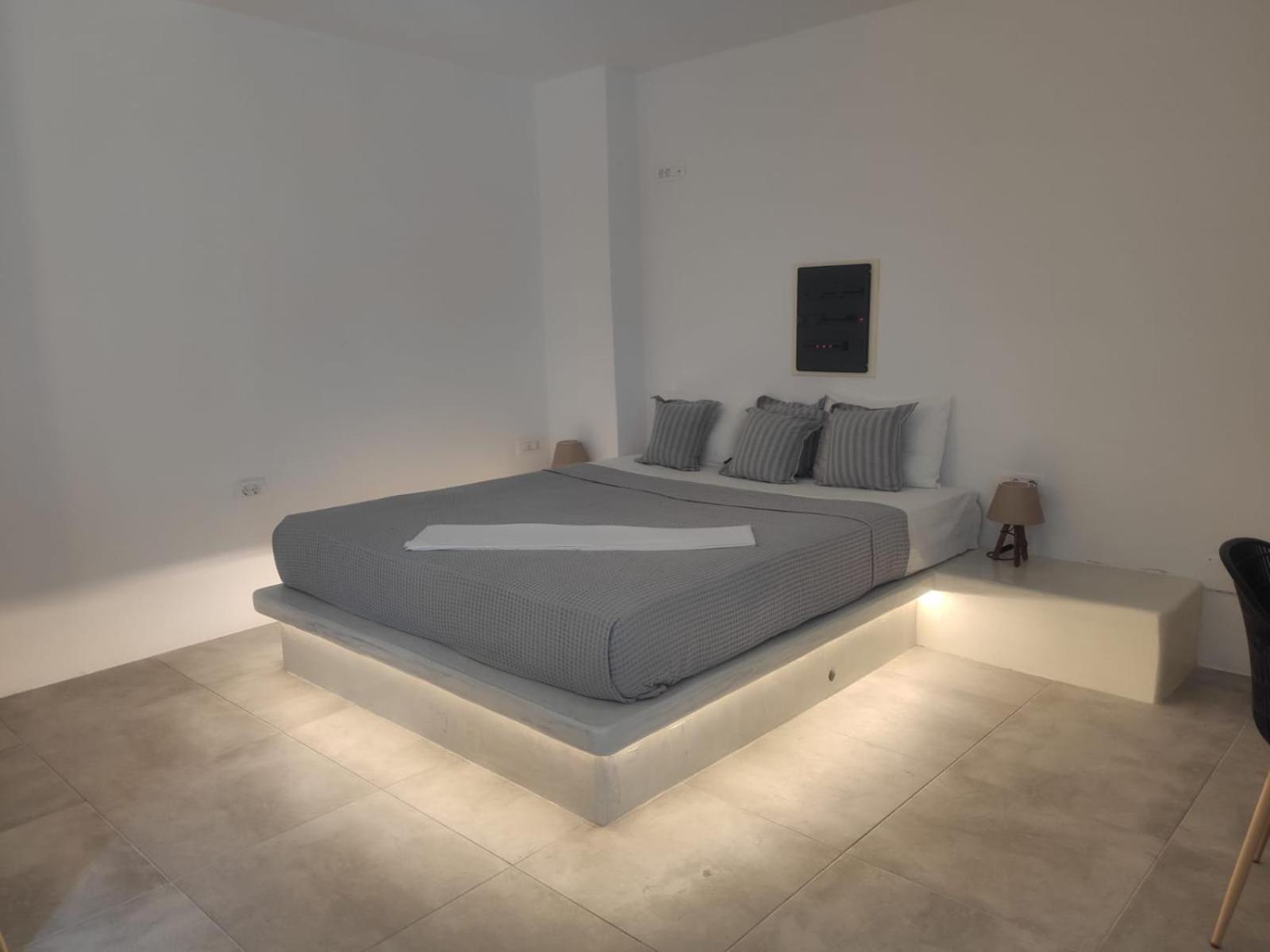 White Lily Suites & Lofts - Adults Only 16 Plus Perivolos  Luaran gambar